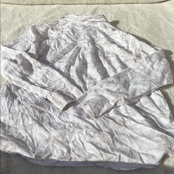 Calvin Klein White Tencel Button-Up Shirt – Size L | Soft Structure | Minimalist - Picture 5 of 6